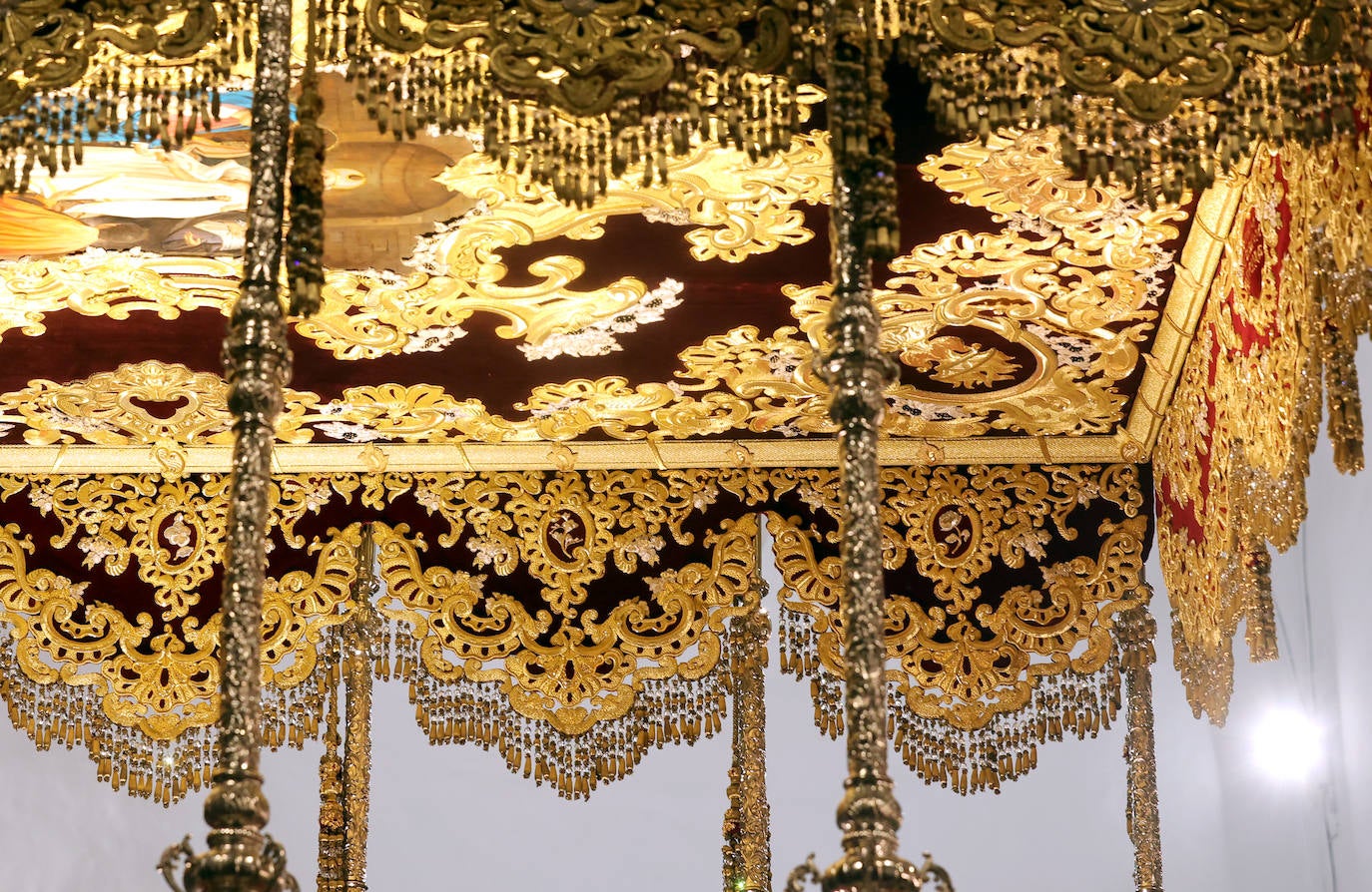 La presentación de las bambalinas interiores del palio de la Candelaria de Córdoba, en imágenes