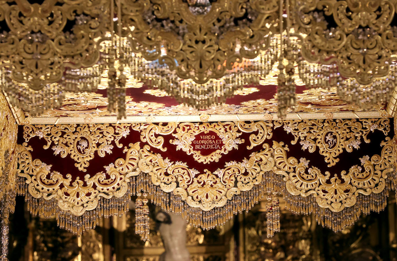 La presentación de las bambalinas interiores del palio de la Candelaria de Córdoba, en imágenes