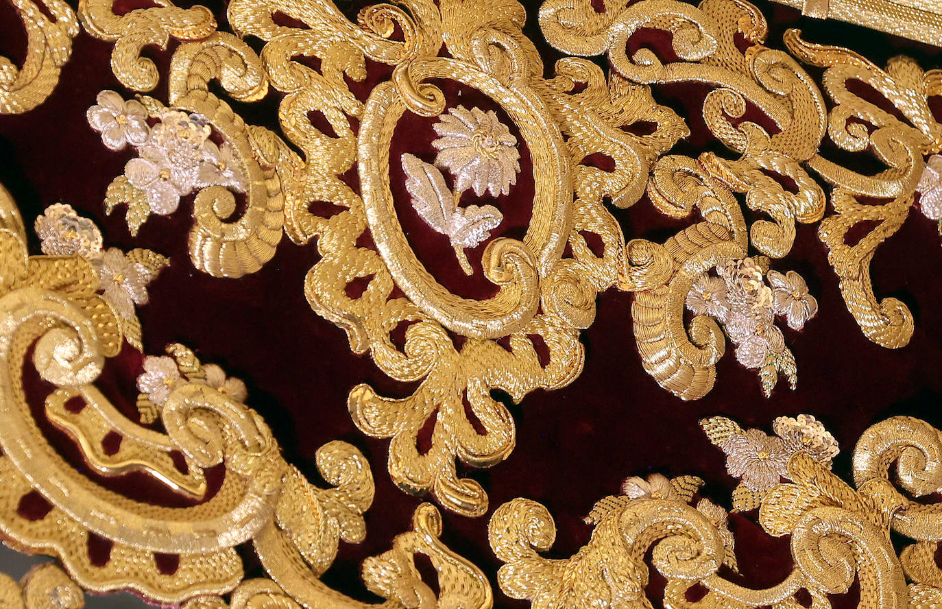 La presentación de las bambalinas interiores del palio de la Candelaria de Córdoba, en imágenes