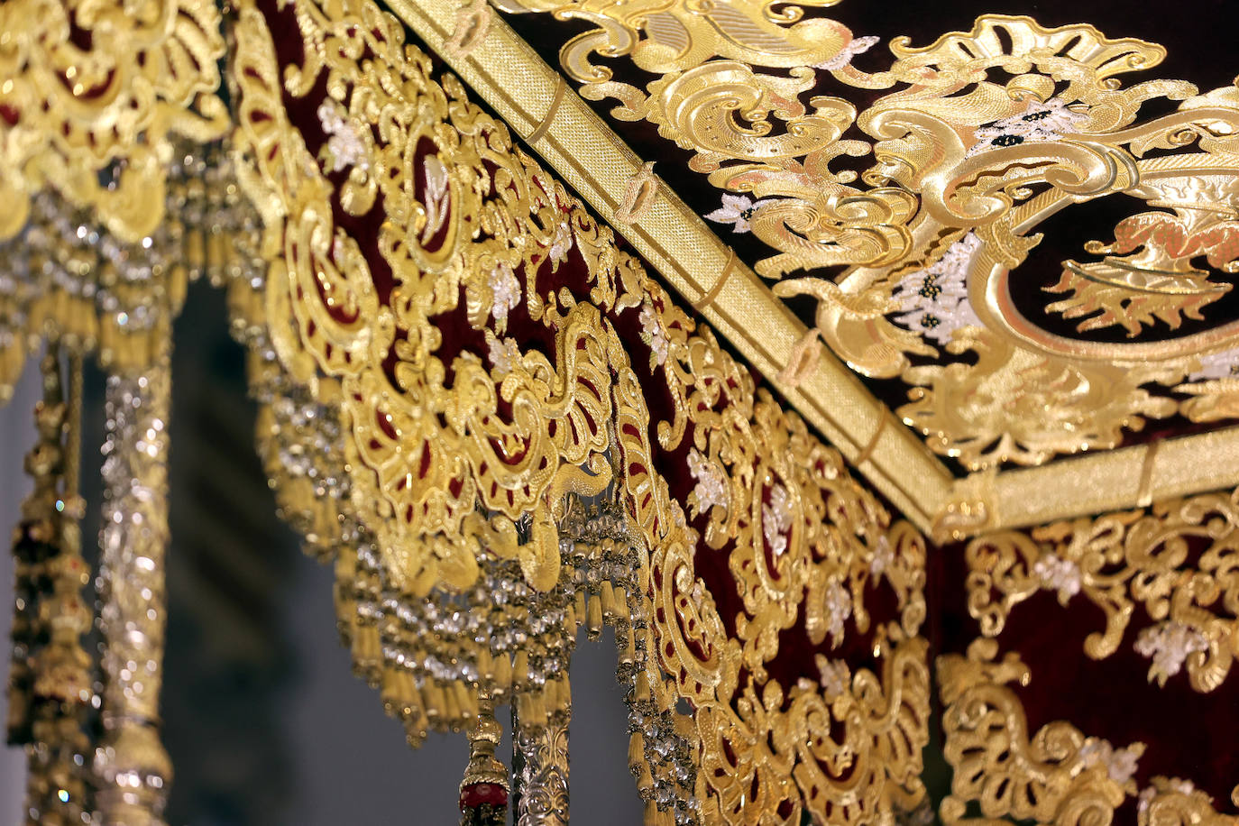 La presentación de las bambalinas interiores del palio de la Candelaria de Córdoba, en imágenes