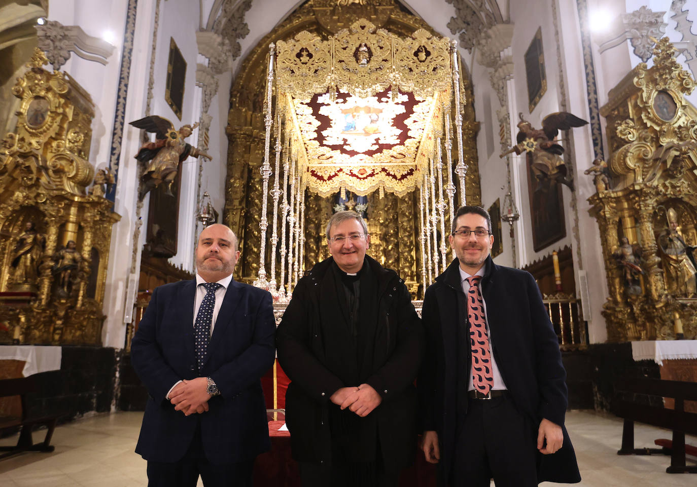 La presentación de las bambalinas interiores del palio de la Candelaria de Córdoba, en imágenes