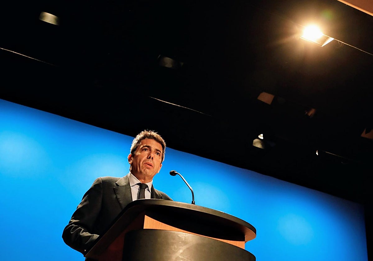 El presidente de la Generalitat valenciana, Carlos Mazón, interviene durante el acto de toma de posesión de la nueva rectora de la Universidad de Alicante