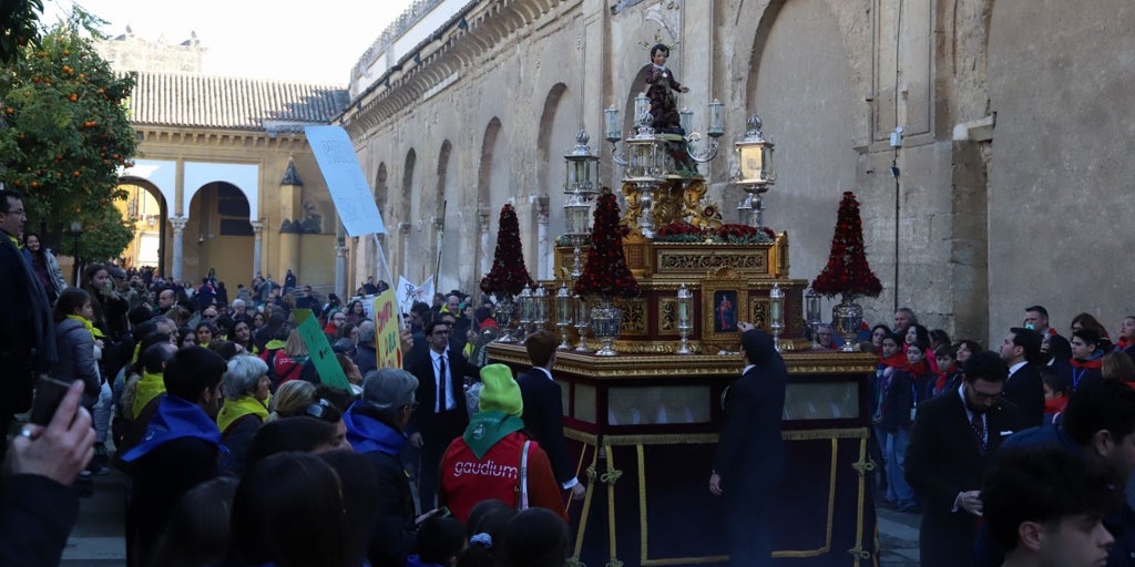 El Niño Jesús de la Compañía, en el centro del Jubileo infantil, va a la Catedral de Córdoba