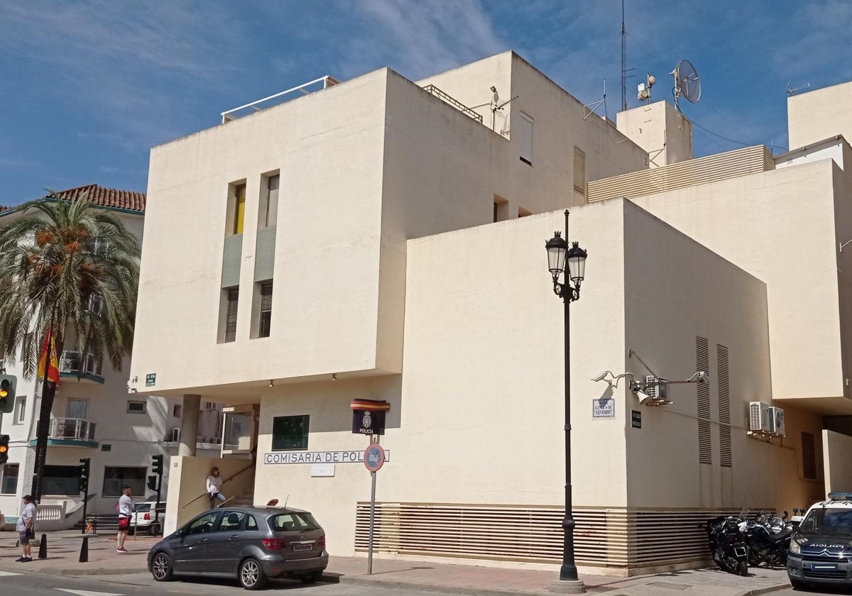 El detenido acudió a la comisaría de Fuengirola