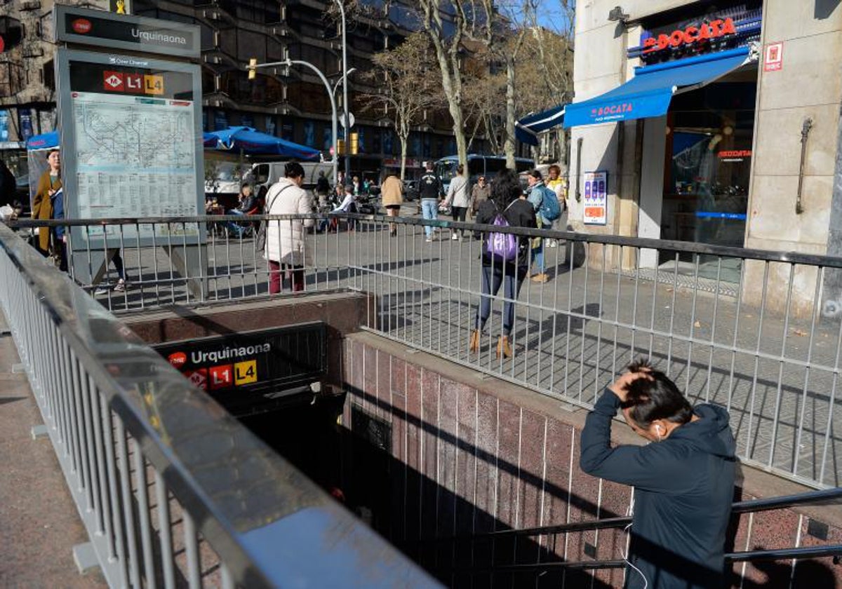 Acceso a una estación del Metro de Barcelona