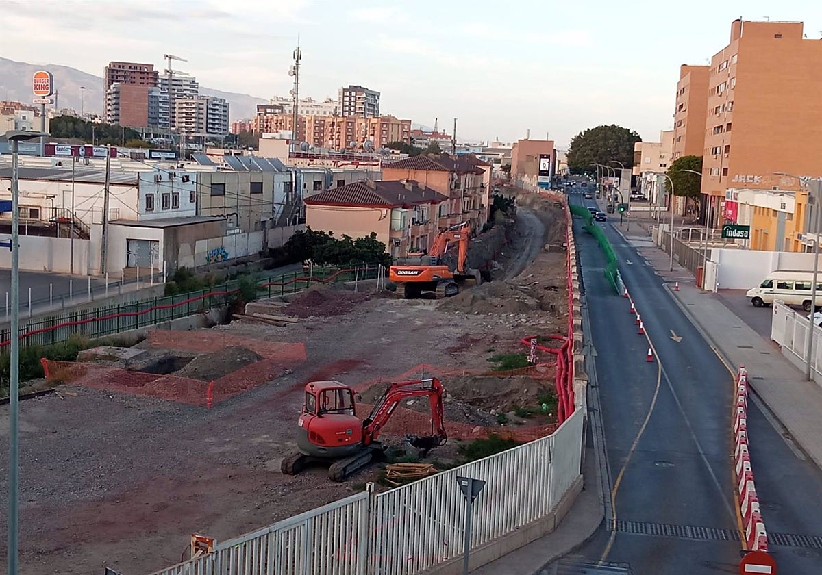 Obras del soterramiento del AVE en Almería junto a las viviendas afectadas