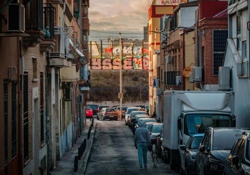 Vuelta a los peores años 80 de Entrevías: «Tengo miedo a salir de casa»