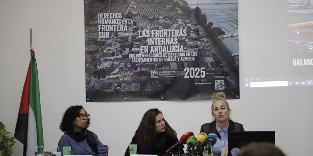 Alertan del aumento de mujeres y menores en los asentamientos de Huelva y Almería, en los que malviven más de de 12.000 migrantes