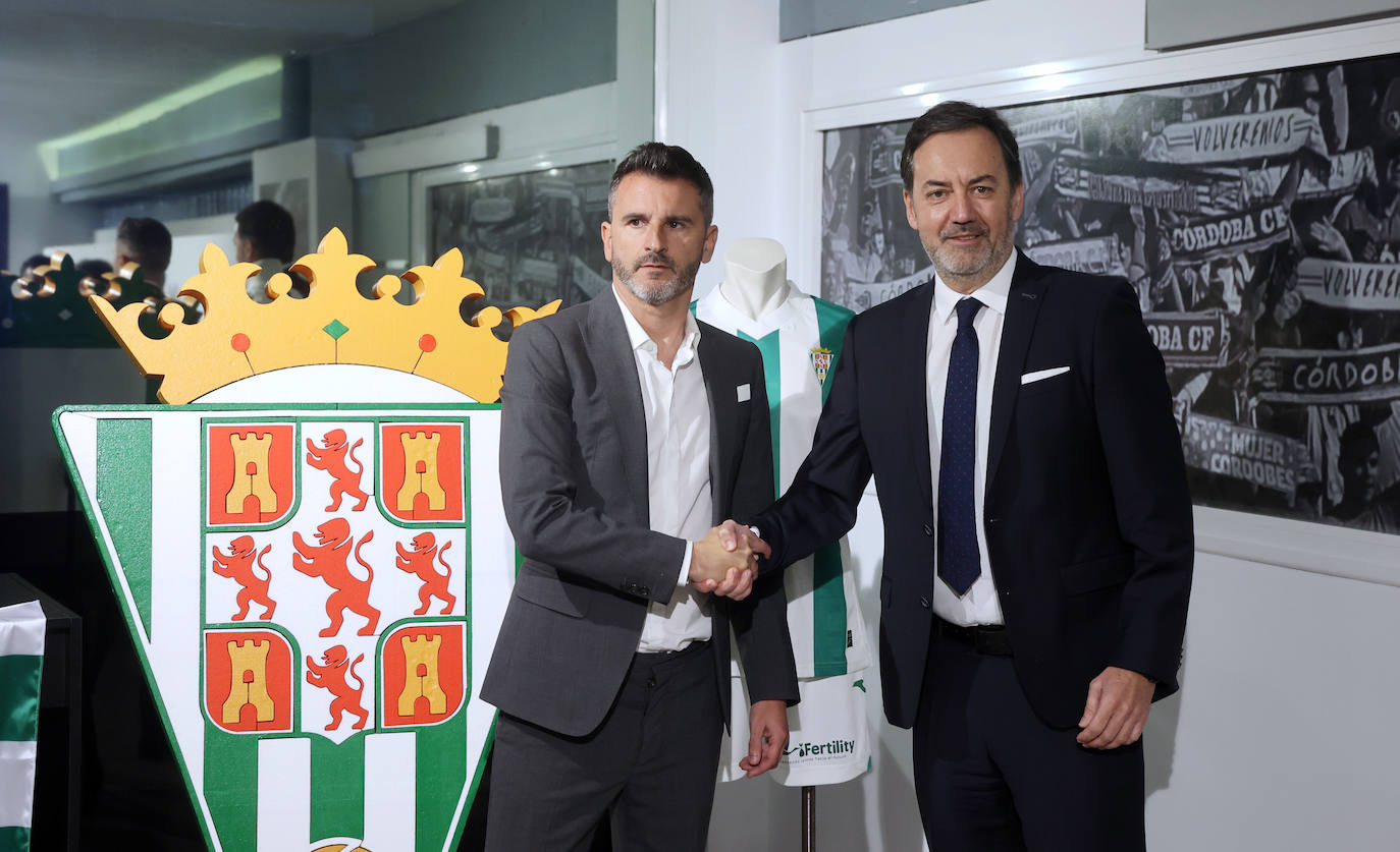 El acuerdo de renovación de Iván Ania con el Córdoba CF, en imágenes