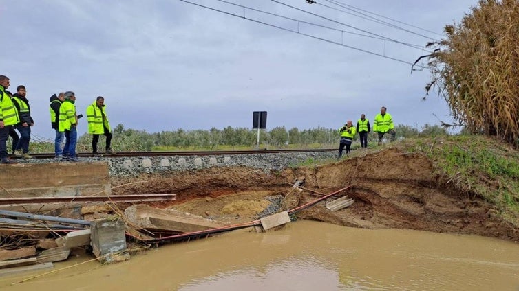 Los efectos de la borrasca Garoé dejan sin servicio la línea ferroviaria Huelva-Sevilla durante los próximos días