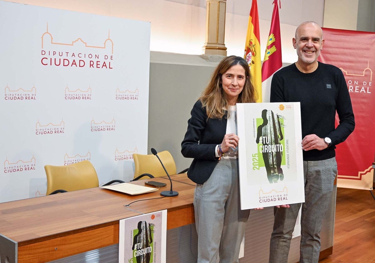 Milagros Calahorra, vicepresidenta de la Diputación de Ciudad Real, y Julián Díaz, presidente del Circuito de Carreras