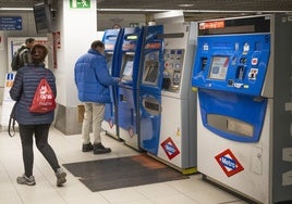 Madrid mantendrá la rebaja en el transporte público al menos unos días, mientras el Gobierno central deja caer la medida