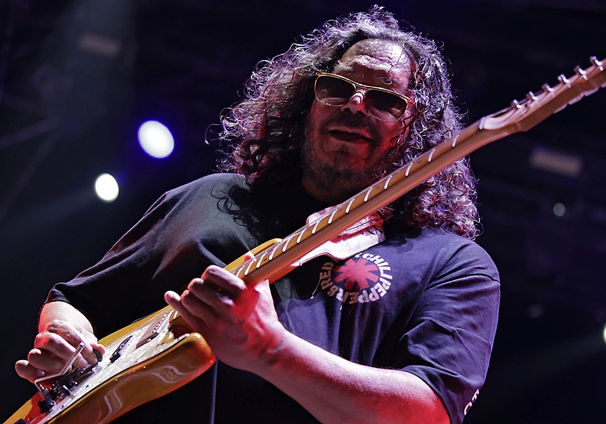 Raimundo Amador, durante un concierto