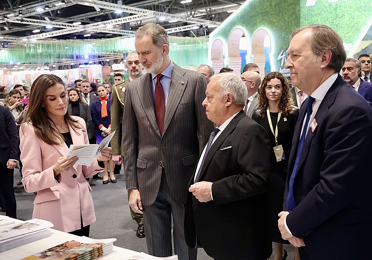 Los Reyes han visitado el expositor de Castilla y León durante la inauguración de Fitur