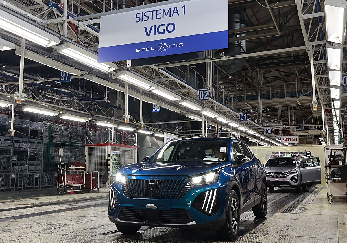Vehículos en la planta de producción de Stellantis en Vigo