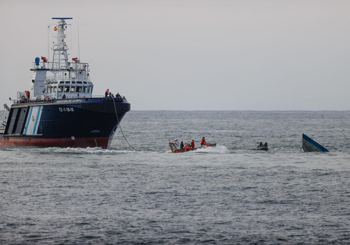 Las labores del rescate del narcosubmarino, que este jueves se han suspendido