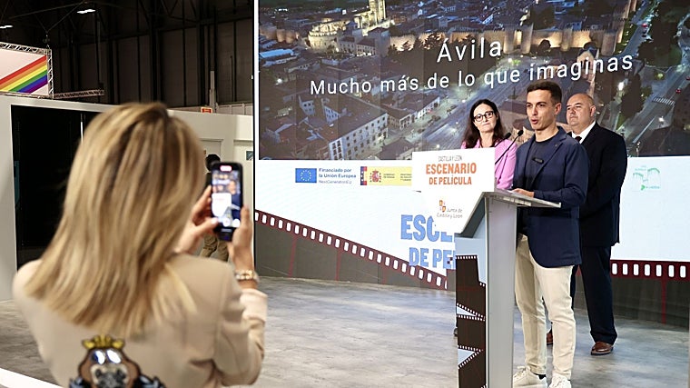 Rconocimiento del entrenador del CD Leganés, el abulense Borja Jiménez, como embajador de la marca Ávila
