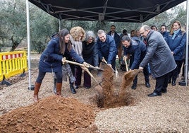 Page coloca la primera piedra de la EDAR de Villanueva de la Torre, diseñada para 14.000 habitantes