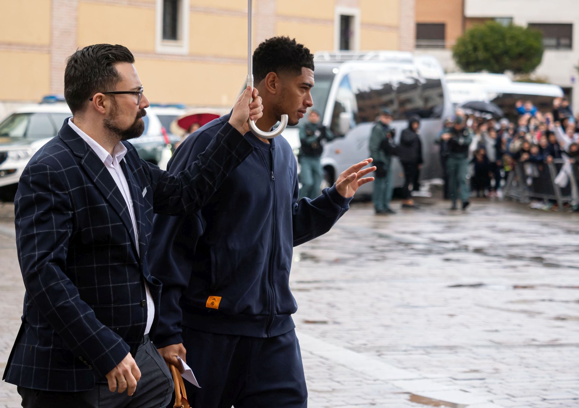 La afición recibe en Valladolid a los jugadores del Real Madrid