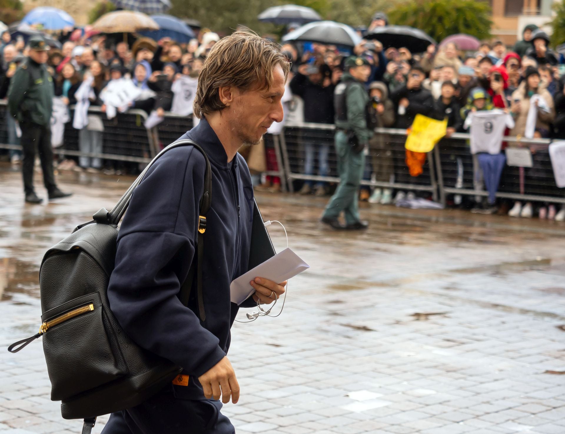 La afición recibe en Valladolid a los jugadores del Real Madrid