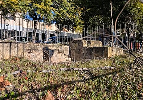 Imagen secundaria 1 - Arriba, horno califal de Ollerías; debajo, alberca hispanomusulmana y a la derecha, restos del yacimiento de Cercadilla. 