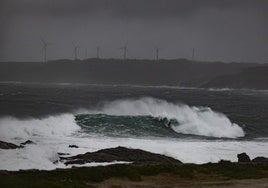 La borrasca Herminia provoca cortes en trenes y carreteras, retrasos en vuelos y más de 180 incidencias en Galicia