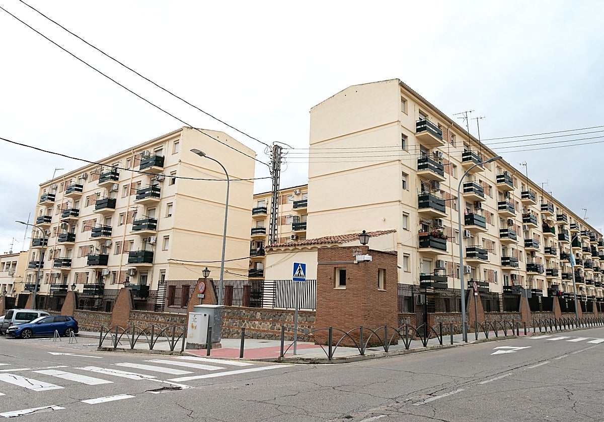 Viviendas de la Guardia Civil en calle La Rioja y calle Duque de Ahumada