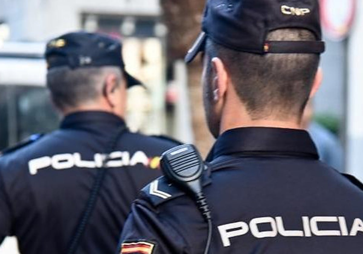 Dos agentes de la Policía Nacional en una imagen de archivo