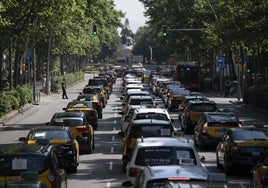 Parón de los taxis en Barcelona para volver a protestar contra «la invasión de los VTC ilegales»