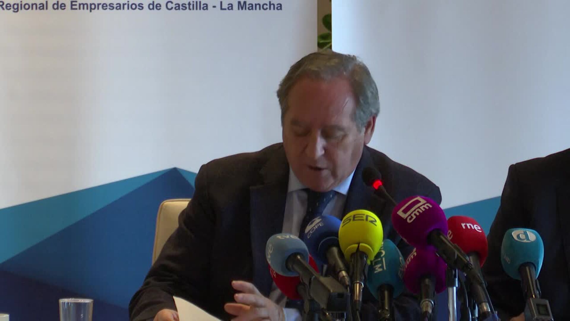 Cecam alerta de que el alza de costes salariales no llega a los trabajadores