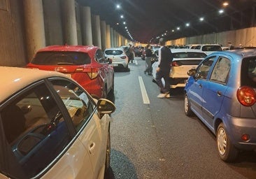El incendio de un coche en los túneles de la M-40 deja atrapados a cientos de vehículos