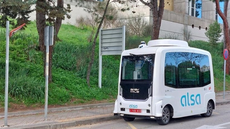 El minibús automático que funciona por el campus de la Universidad Autónoma de Madrid