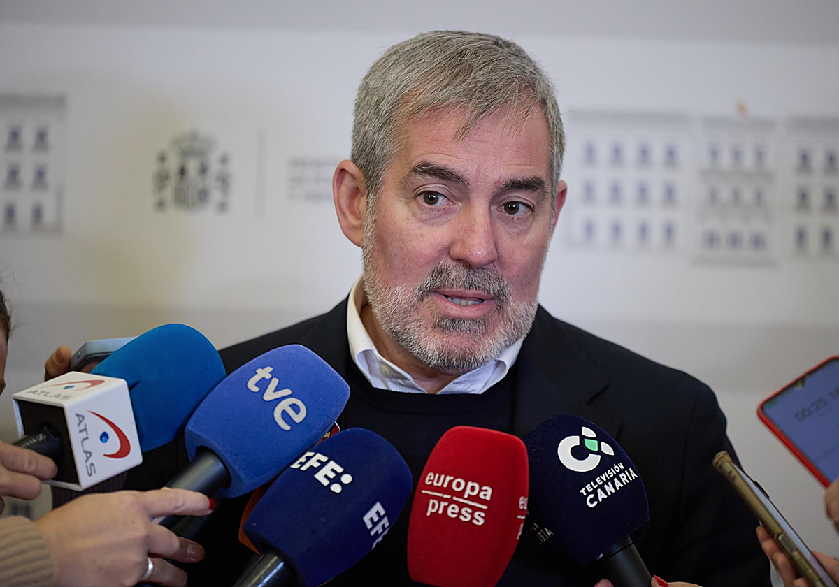 El presidente de Canarias, Fernando Clavijo, durante una reunión este mes en Madrid
