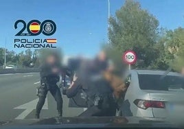 Envía la foto de un volante y sus coordenadas en Málaga a su novia para que la Policía lo libere de un secuestro