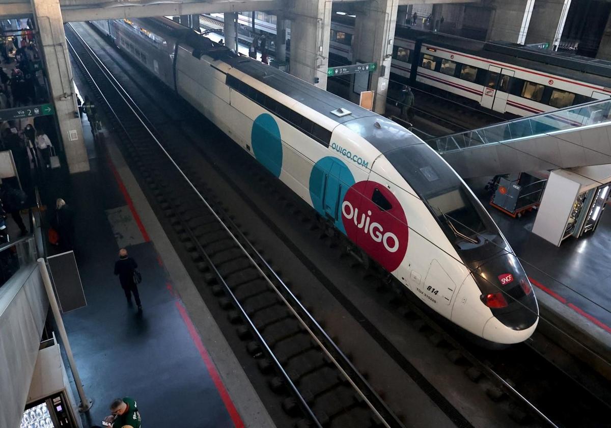 Un tren de Ouigo en la estación de Córdoba.