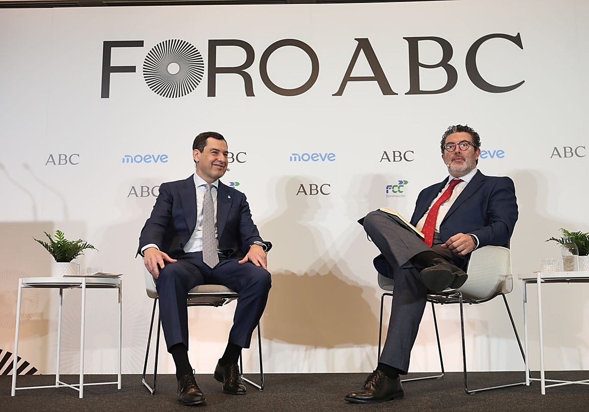 Juanma Moreno y Julián Quirós en el Foro ABC