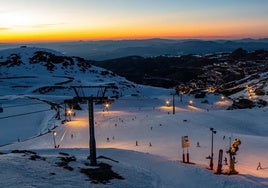 Sierra Nevada inaugura el sábado 1 de febrero su temporada de esquí nocturno