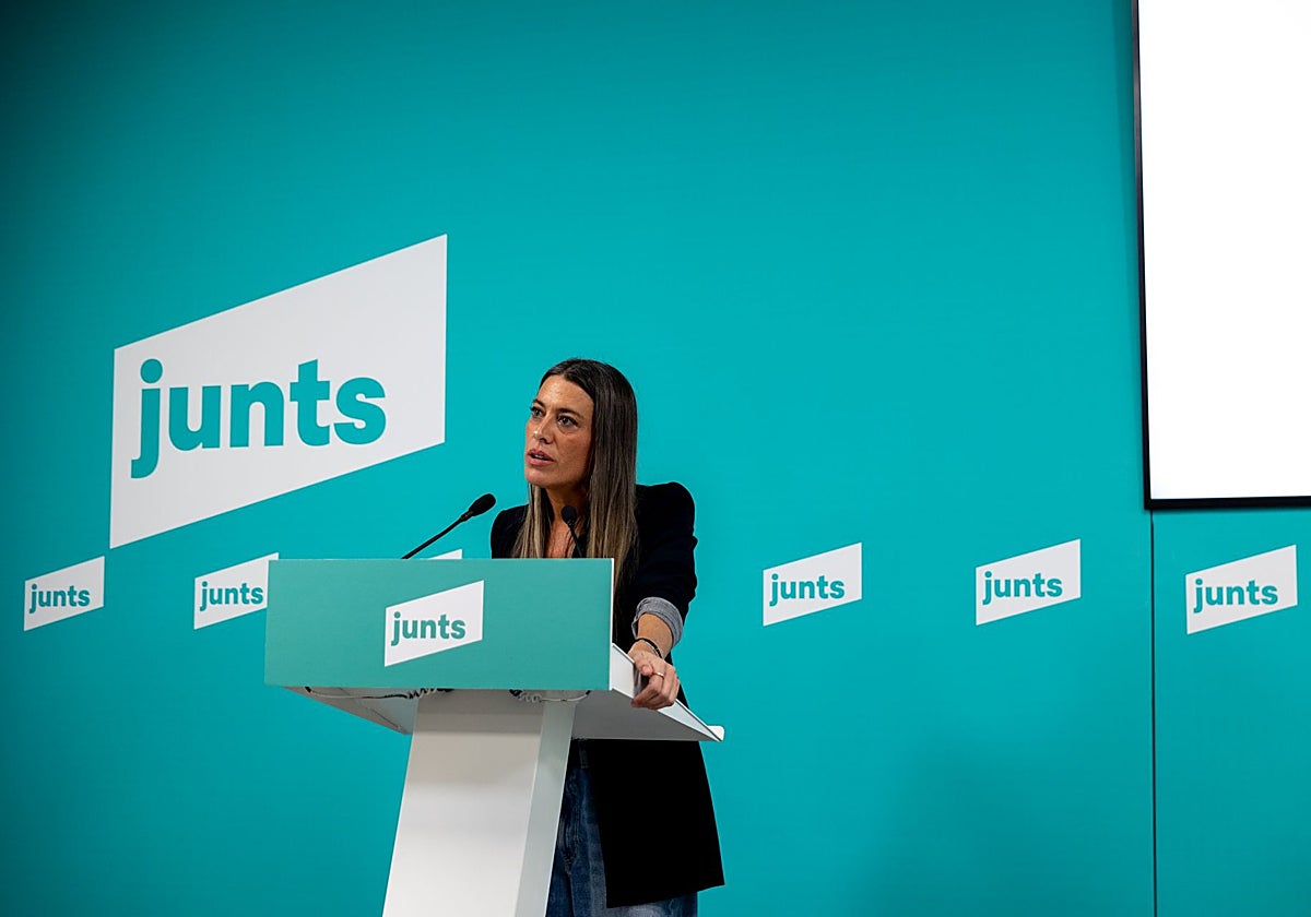 La portavoz de Junts en el Congreso, Míriam Nogueras, este martes, en una rueda de prensa para valorar el acuerdo con el Gobierno