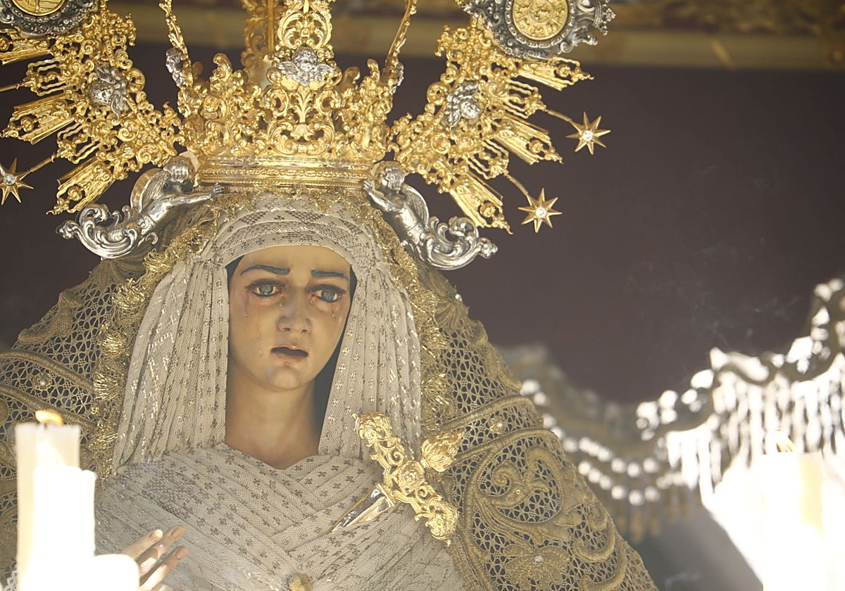 Primer plano de María Santísima de la Candelaria, el Domingo de Ramos de 2023