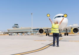 Almería vuelve a quedarse sin el vuelo de primera hora a Madrid, solo los viernes se podrá viajar en el mismo día