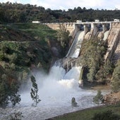 Las últimas lluvias casi llenan el Guadalmellato, que desembalsa agua