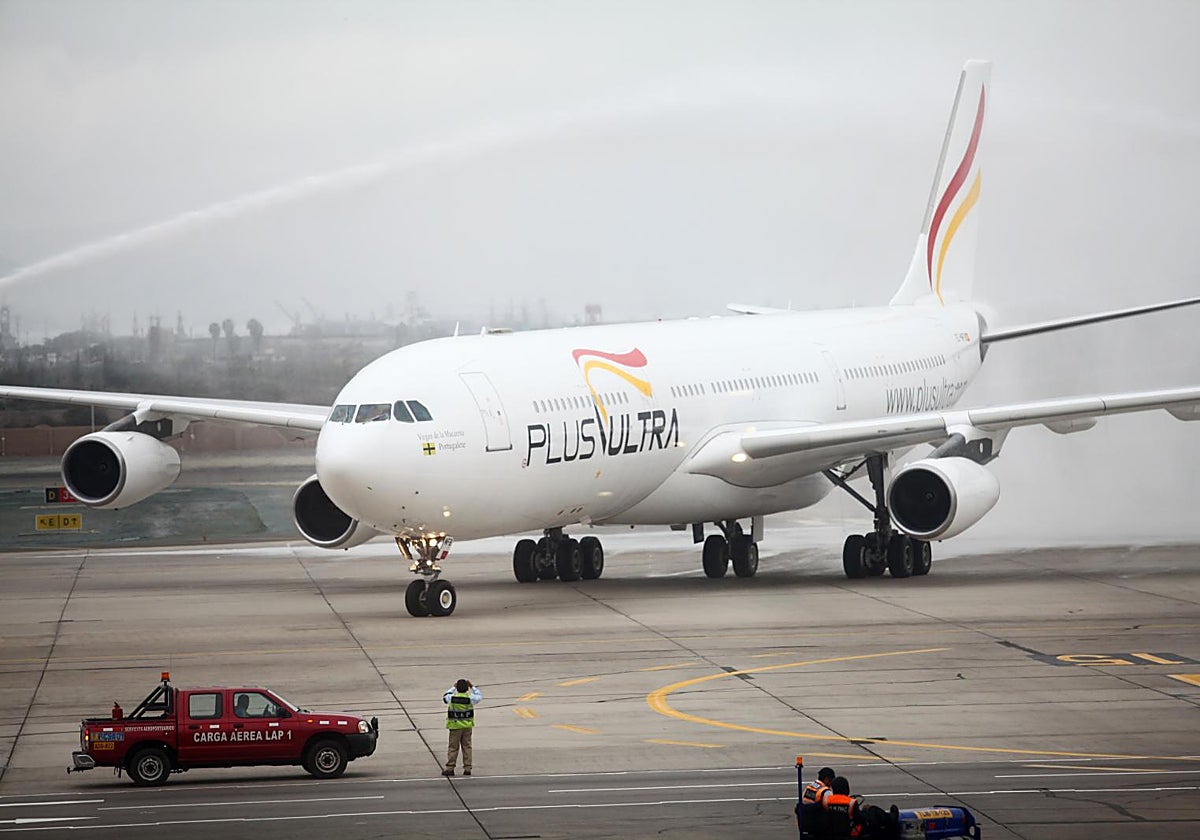 Un avión de la aerolínea española Plus Ultra