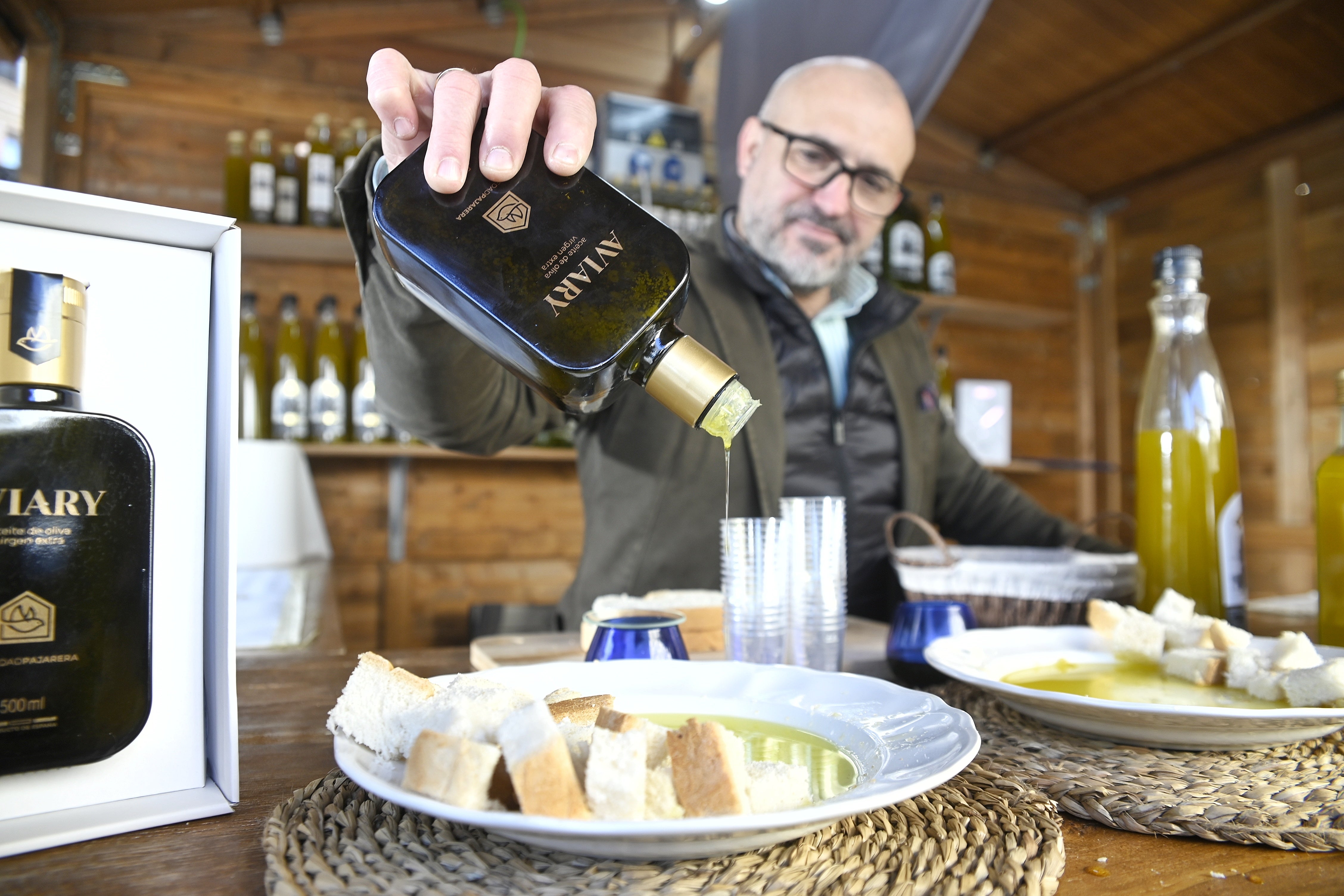 Toma pan y moja: así se vive en Las Tendillas el festival del aceite de oliva virgen extra de Córdoba