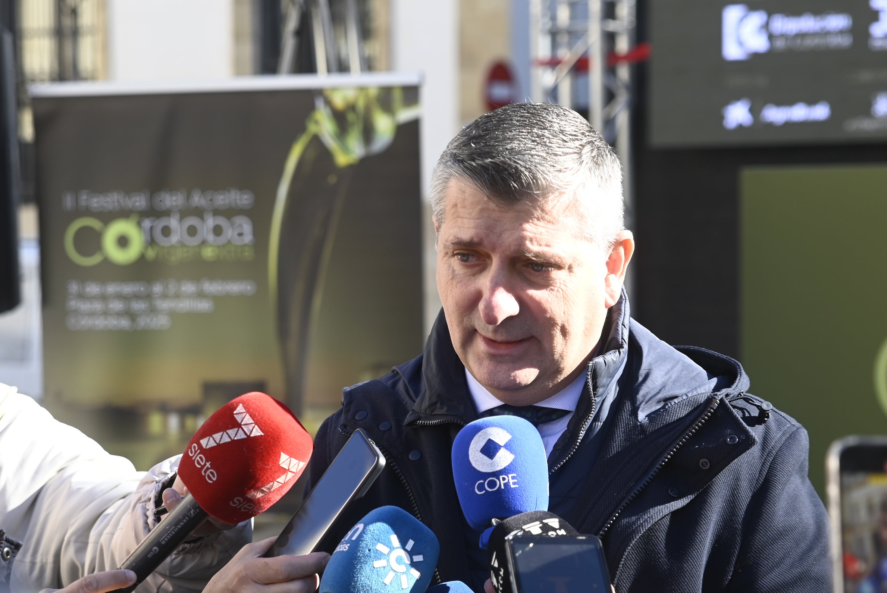 Toma pan y moja: así se vive en Las Tendillas el festival del aceite de oliva virgen extra de Córdoba