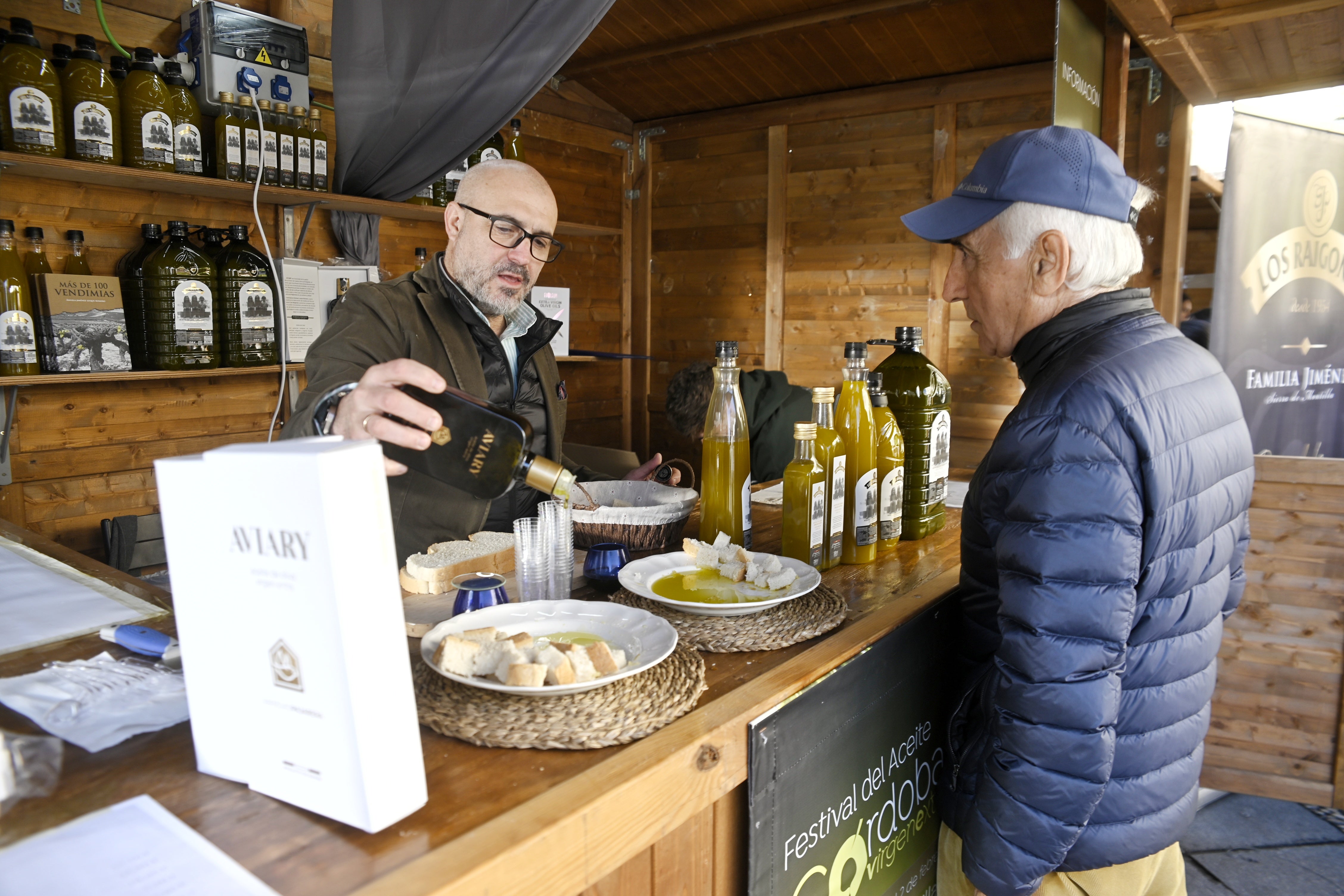 Toma pan y moja: así se vive en Las Tendillas el festival del aceite de oliva virgen extra de Córdoba