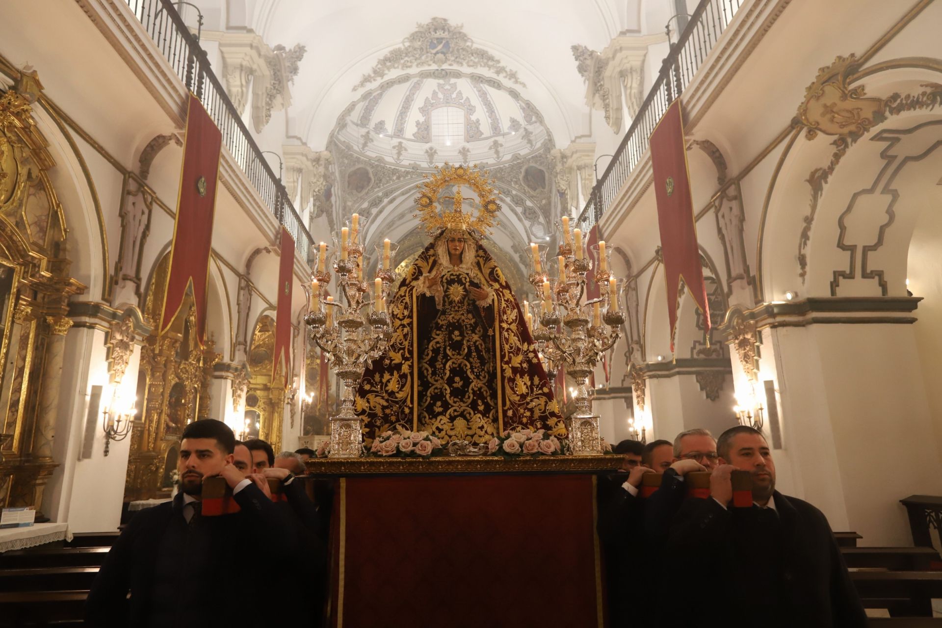 La misa y el rosario vespertino con la Virgen de la Candelaria de Córdoba, en imágenes