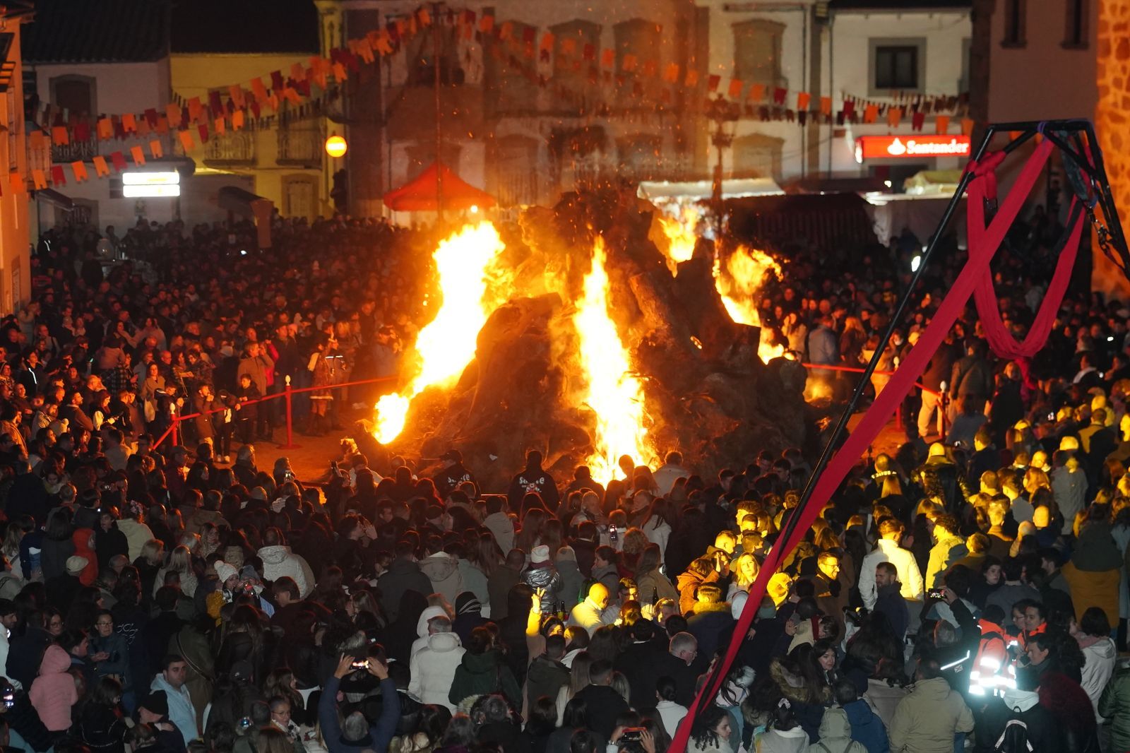 La impresionante Fiesta de la Candelaria de Dos Torres, en imágenes