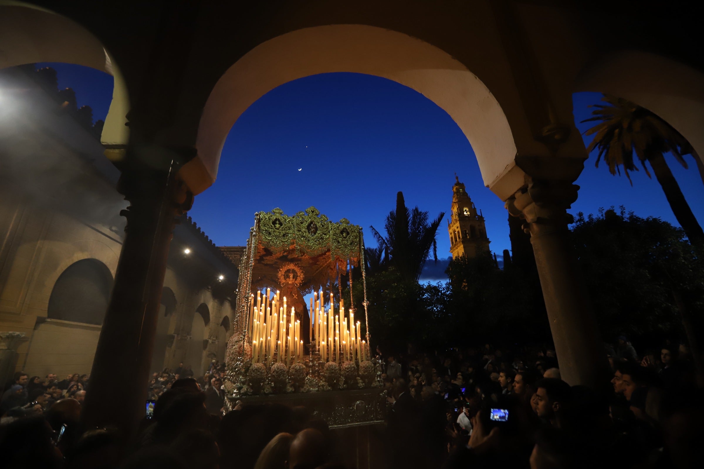 La procesión de la Virgen de la Candelaria de Córdoba, en imágenes