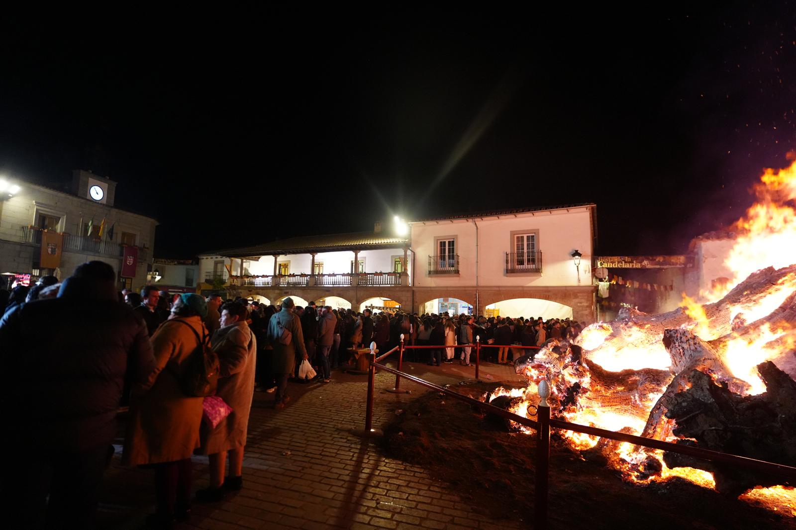 La impresionante Fiesta de la Candelaria de Dos Torres, en imágenes