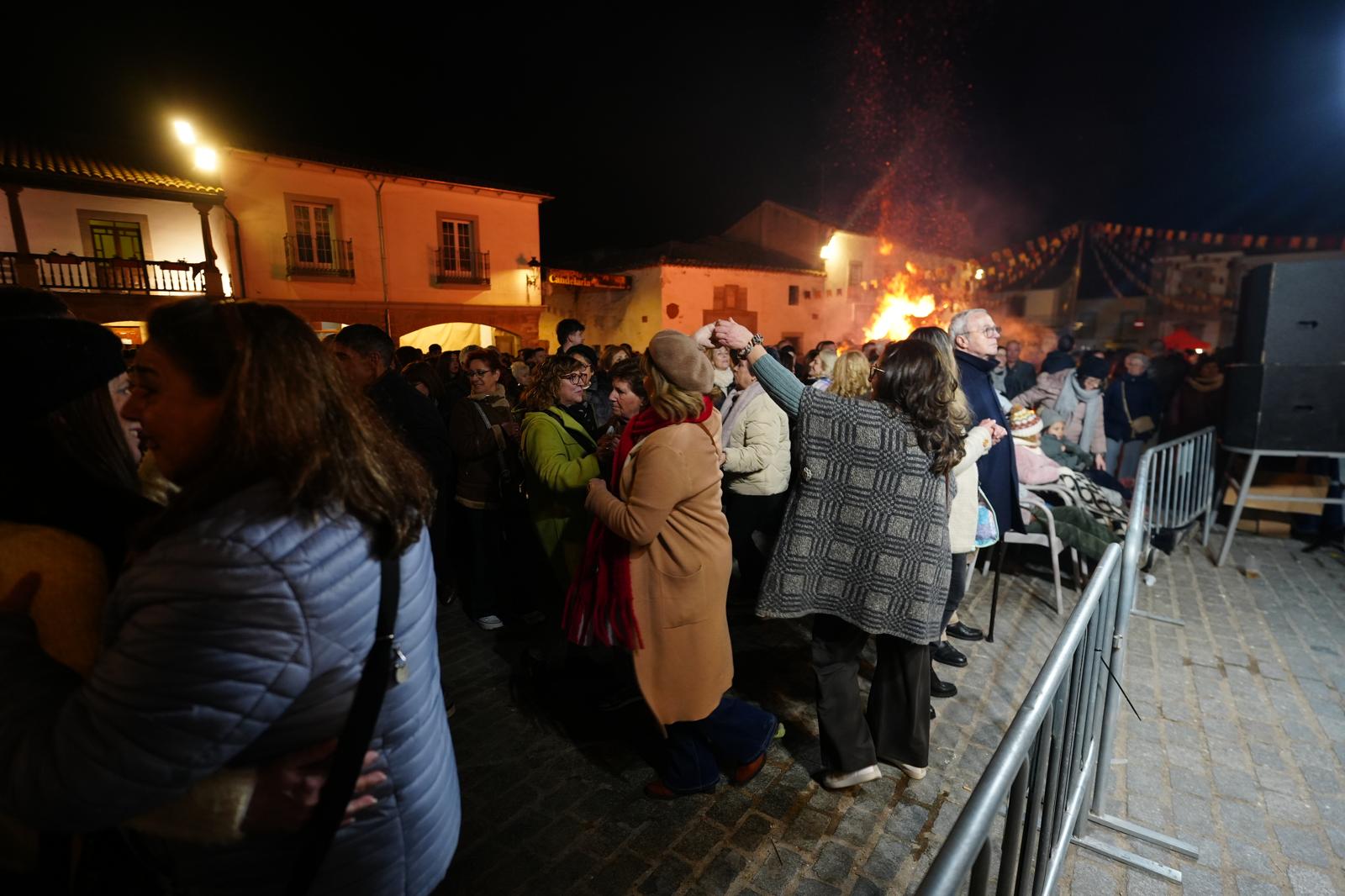 La impresionante Fiesta de la Candelaria de Dos Torres, en imágenes